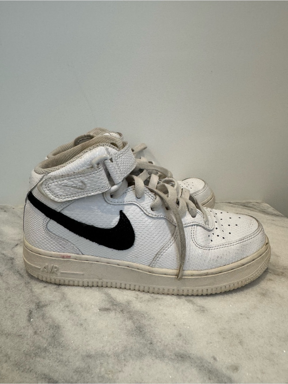 Nike Women's Air Force 1 '07 Mid 'White Snakeskin' Size 7